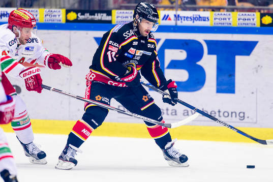 Luleås Jacob Micflikier med pucken