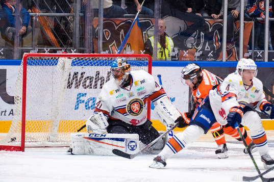 Karlskronas Filip Cruseman  gör 1-0
