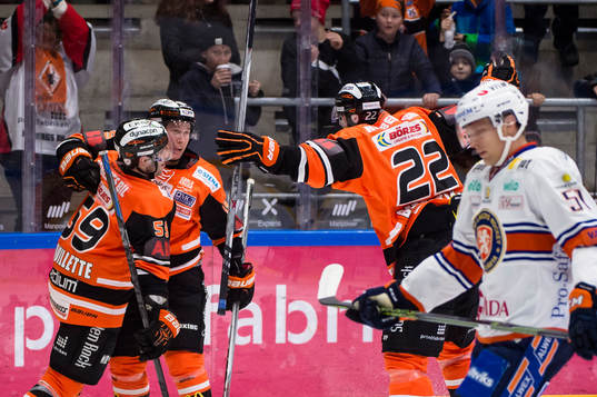 Karlskronas Filip Cruseman  gör 1-0