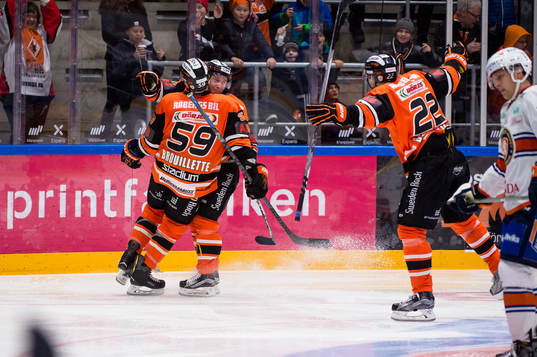 Karlskronas Filip Cruseman  gör 1-0