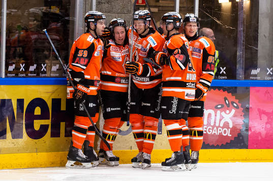 Karlskronas Filip Cruseman  gör 1-0