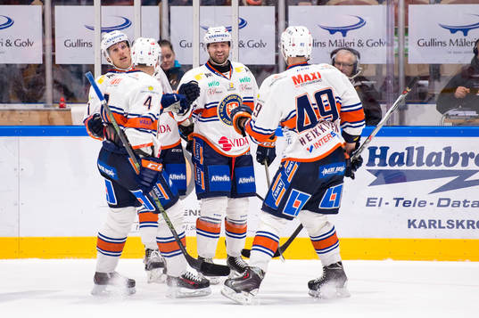 Växjös Adam Burish jublar