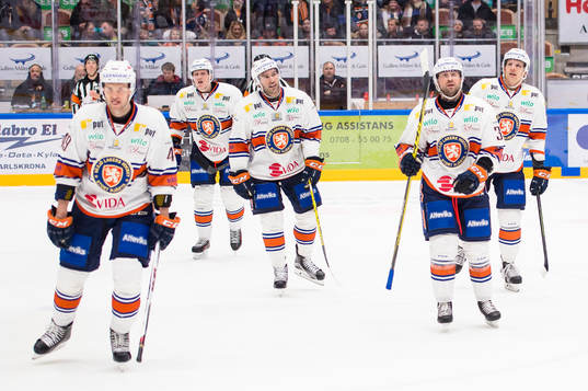 Växjös Adam Burish jublar