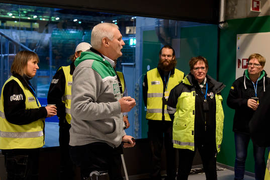 Rögles säkerhetschef Arne Henriksson har genomgång