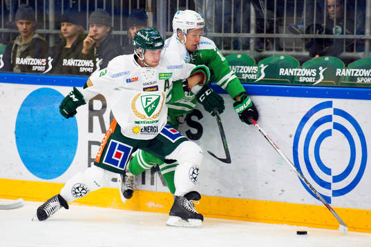Färjestads Linus Persson och Rögles Viktor Lindgren