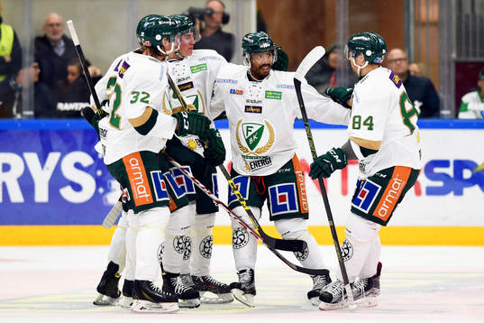 Färjestads Robbie Earl jublar