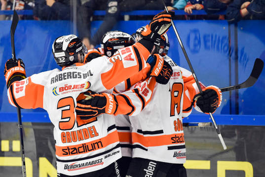 Karlskronas Alexander Viklund jublar