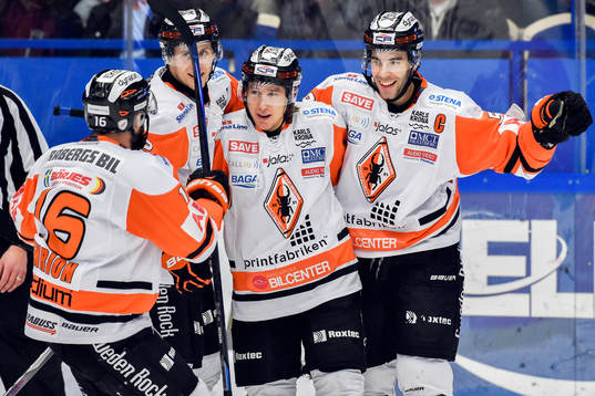Karlskronas Filip Cruseman jublar