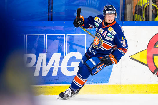 Växjös Tuomas Kiiskinen jublar