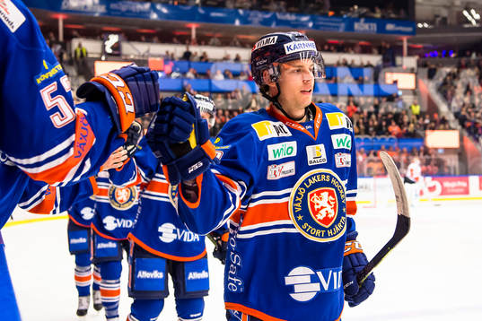 Växjös Calle Rosén jublar mål 1-1