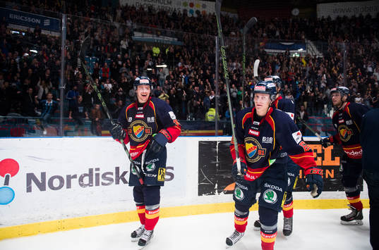 Djurgårdens Daniel Brodin och Marcus Sörensen jublar