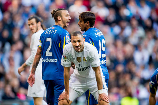Real Madrids Karim Benzema deppar