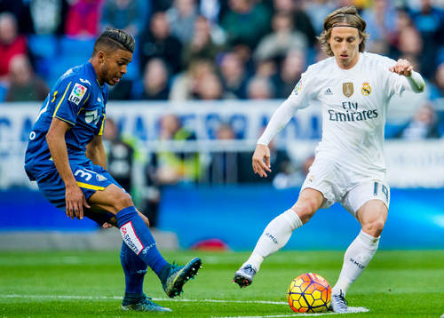 Getafes Wanderson bevakar Real Madrids Luka Modric