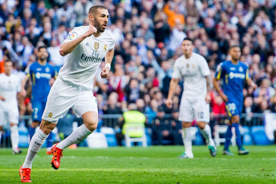 Real Madrids Karim Benzema jublar