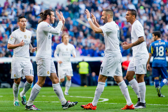 Real Madrids Karim Benzema firas av Gareth Bale  (tv)