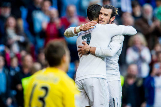 Real Madrids Cristiano Ronaldo kramar om Gareth Bale som