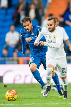 Getafes Pedro León och Real Madrids Jesé i kamp om bollen