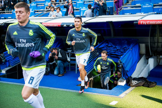 Real Madrids Cristiano Ronaldo  kommer ut till uppvärmingen