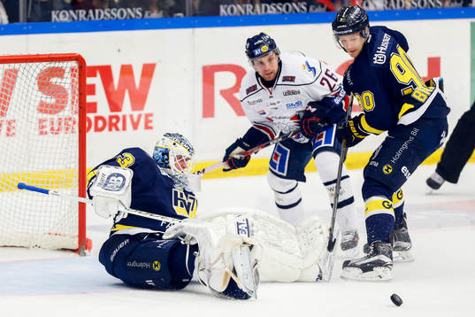 s målvakt Fredrik Pettersson-Wentzel och Ted Brithén och