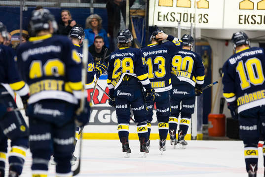 HV71 lämnar isen