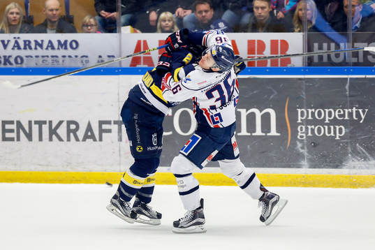 s Kristofer Berglund och Linköpings Niklas Fogström
