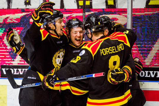 Brynäs Jacob Blomqvist jublar