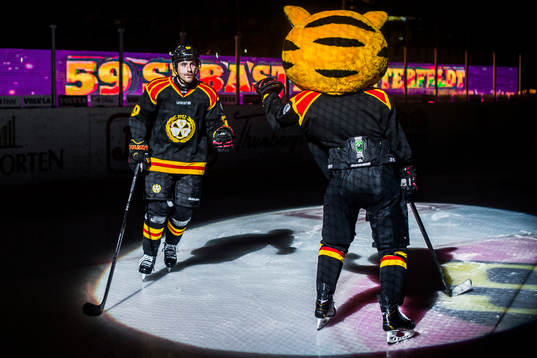 Brynäs Sebastian Enterfeldt före ishockeymatchen i SHL