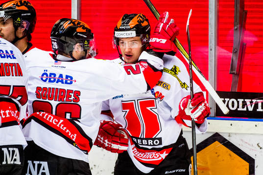 Örebros Greg Squires och Libor Hudacek jublar