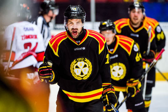 Brynäs Johan Alcén jublar