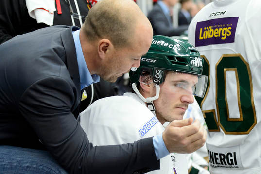 Färjestads ass.tränare Clas Eriksson parats med John