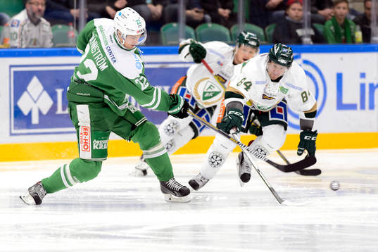 Rögles Sebastian Wännström mot Färjestads Tomas Skogs
