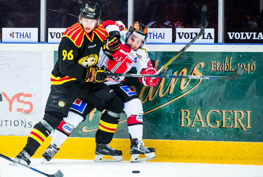 Brynäs Oskar Lindblom och Örebros Greg Squires