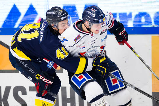 s Chris Campoli mot Linköpings Nick Sörenssen