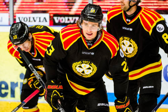 Brynäs Lucas Carlsson jublar
