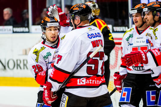 Örebros Greg Squires jublar