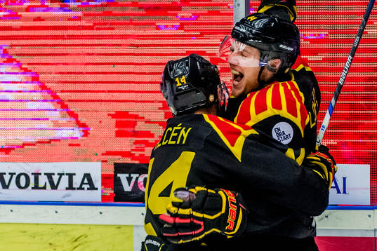 Brynäs Johan Alcén och Jacob Blomqvist jublar