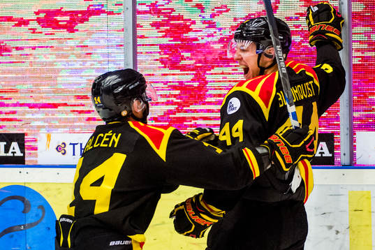 Brynäs Johan Alcén och Jacob Blomqvist jublar