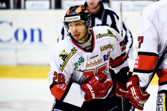 Örebros Greg Squires jublar