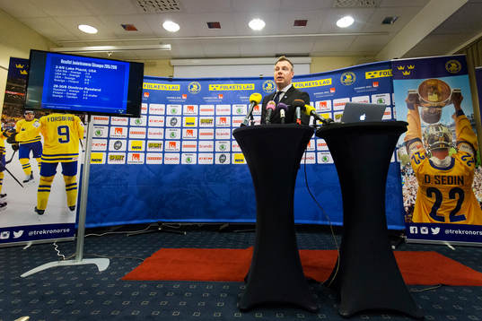 Juniorkronornas förbundskapten Rikard Grönborg