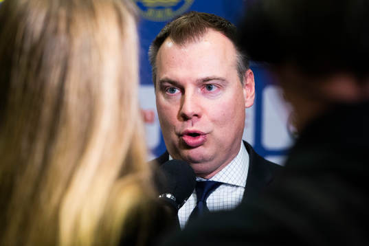 Juniorkronornas förbundskapten Rikard Grönborg intervjus