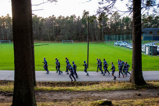 Laget kör en lugn joggingrunda