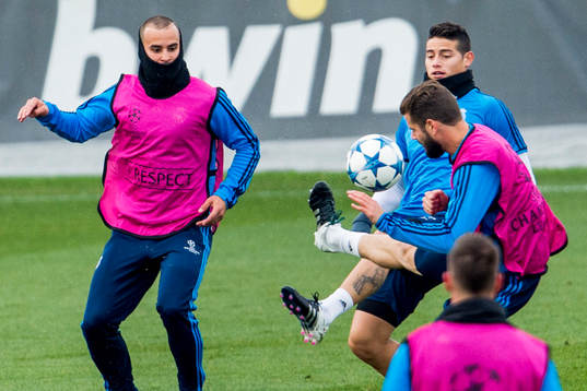 Real Madrids Karim Benzema, James Rodríguez och Nacho