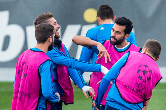 Real Madrids Nacho Monreal, målvakt Keylor Navas, Alvaro