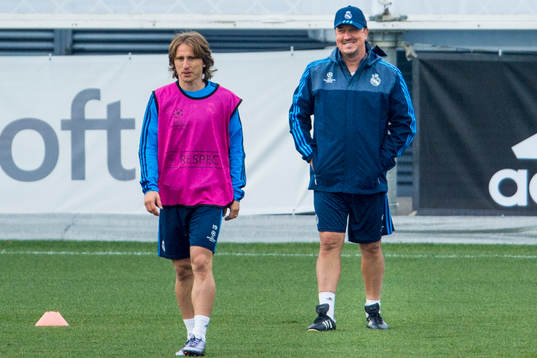 Real Madrids Luka Modric och tränare Rafa Benítez