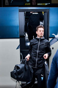 Malmö FFs Markus Rosenberg ankommer till spelarhotellet