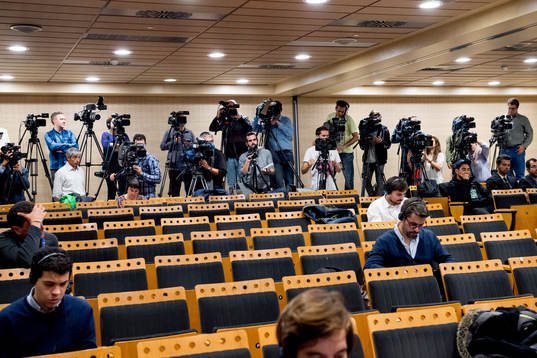 Media filmar Malmö FFs presskonferens