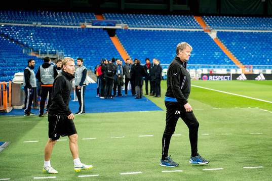 Malmö FFs Oscar Lewicki och tränare Åge Hareide kommer