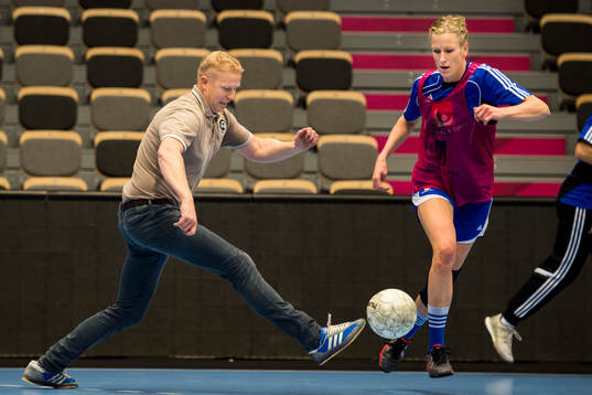 Aftonbladets reporter Johan Flinck är med och spelare