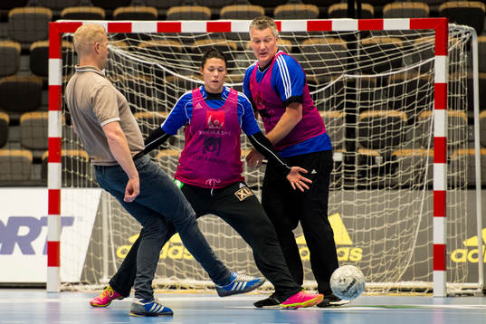 Aftonbladets reporter Johan Flinck är med och spelare