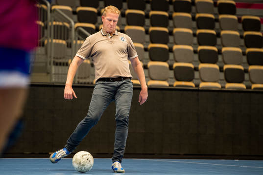 Aftonbladets reporter Johan Flinck är med och spelare